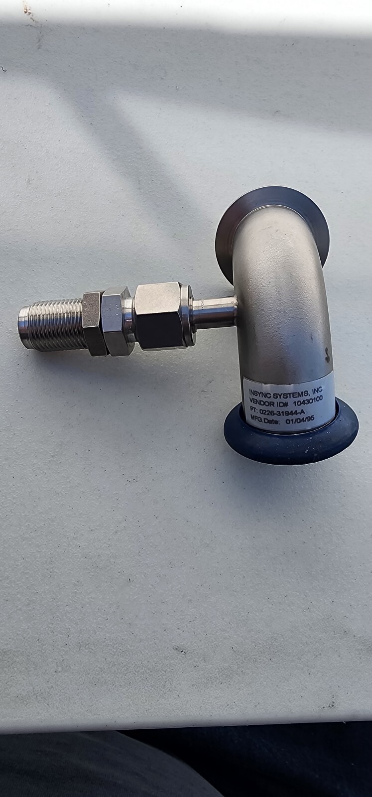 Applied Materials (AMAT) 0226-31944 WELDMENT, ELBOW, KF40, W/ 3/8″ FEMALE VC