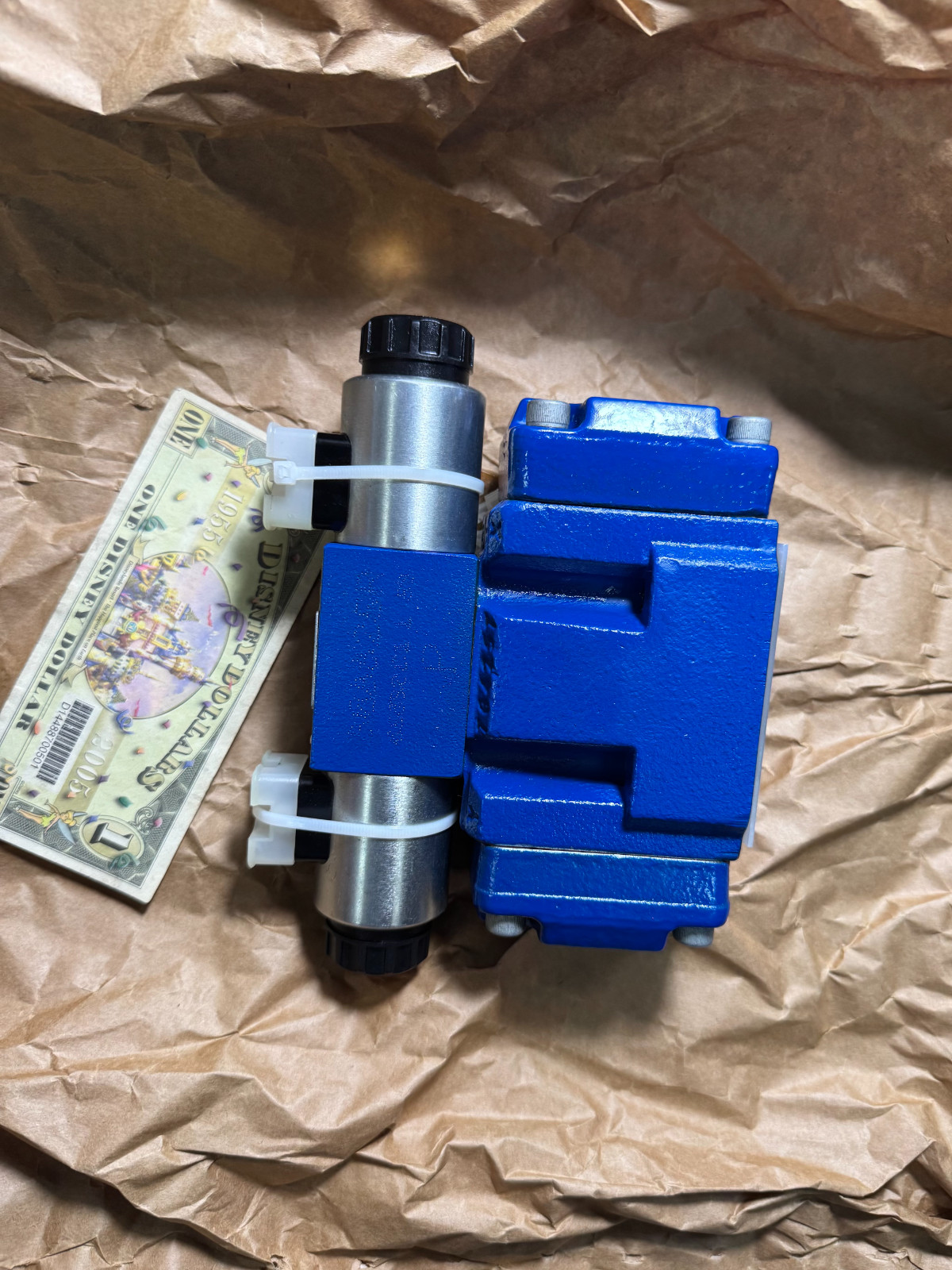 4WEH10L44/6EG24N9ETK4/B10 NEW REXR0TH VALVE