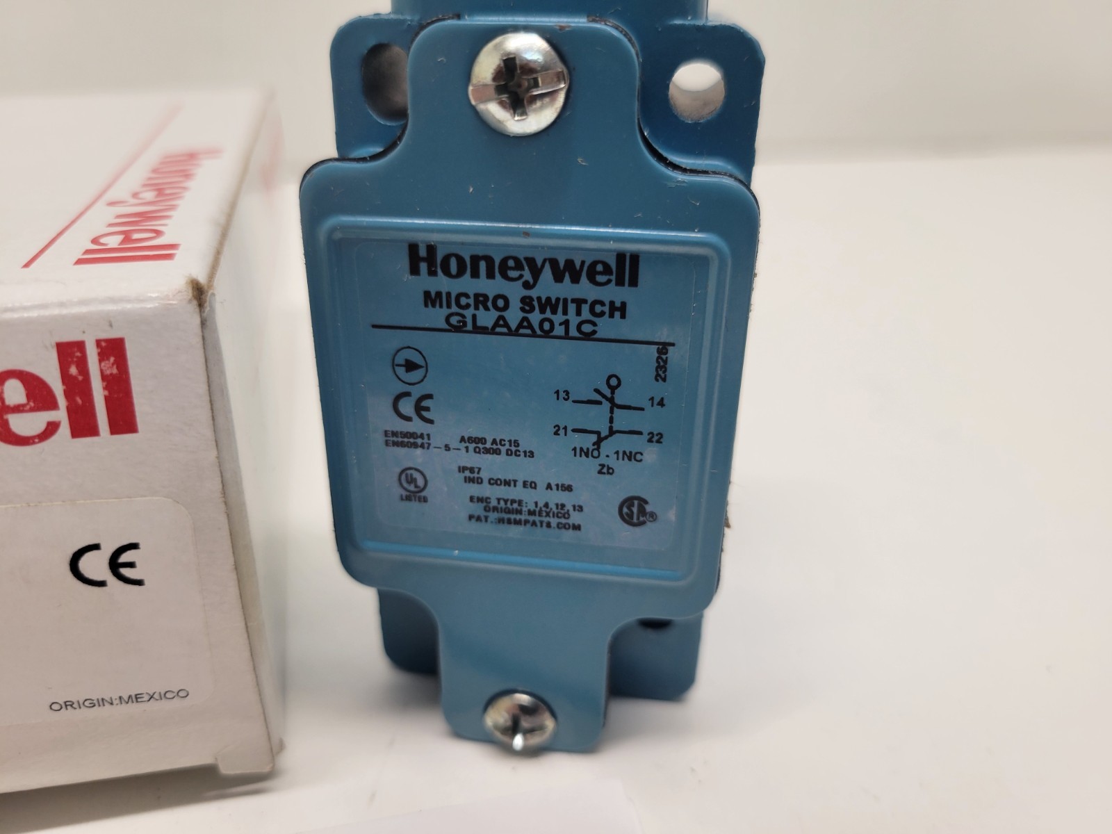 NEW OLD STOCK! HONEYWELL MICRO SWITCH ROLLER PLUNGER LIMIT SWITCH GLAA01C