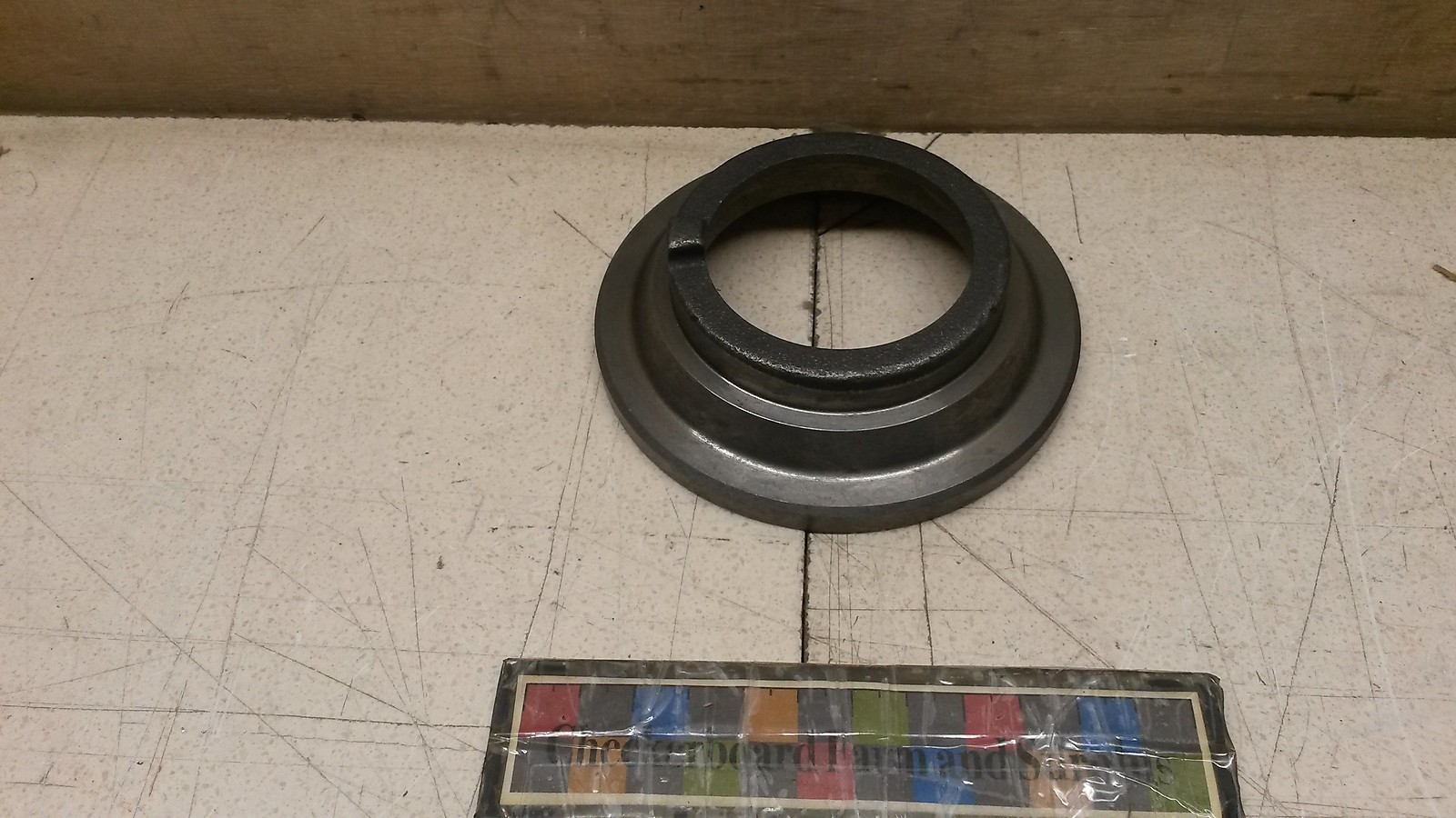 NOS Seal Retainer 8758268 5330010986668 5-TON M939