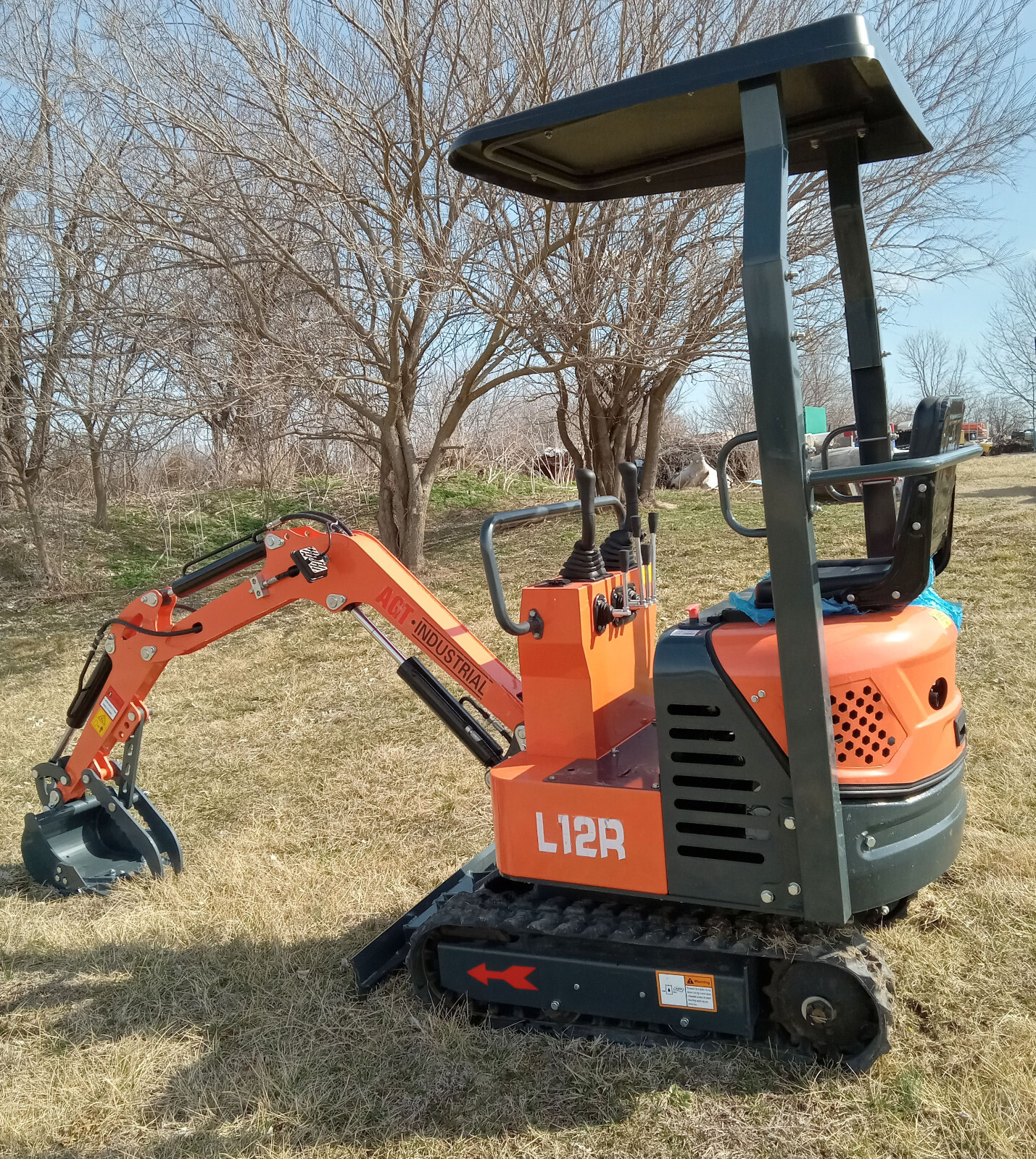 1 NEW 2024 AGT L12R MINI EXCAVATOR MECHANICAL THUMB 15” BUCKET NNB **MAKE OFFER*