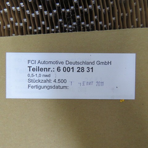 FCI 60012831 Qty of 65 per Lot Automotive Connectors FEMALE 2.8MM TERM 2.0MM IN