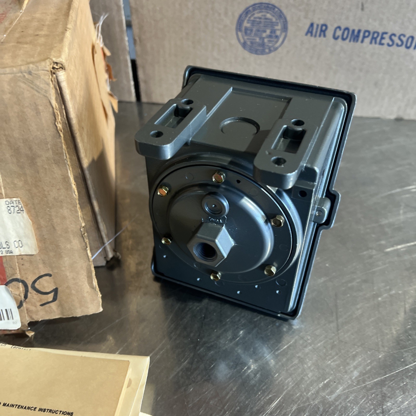 UNITED ELECTRIC J400-454 PRESSURE SWITCH, RANGE 0-30 PSI, 125/250 VAC, 15A, Nos