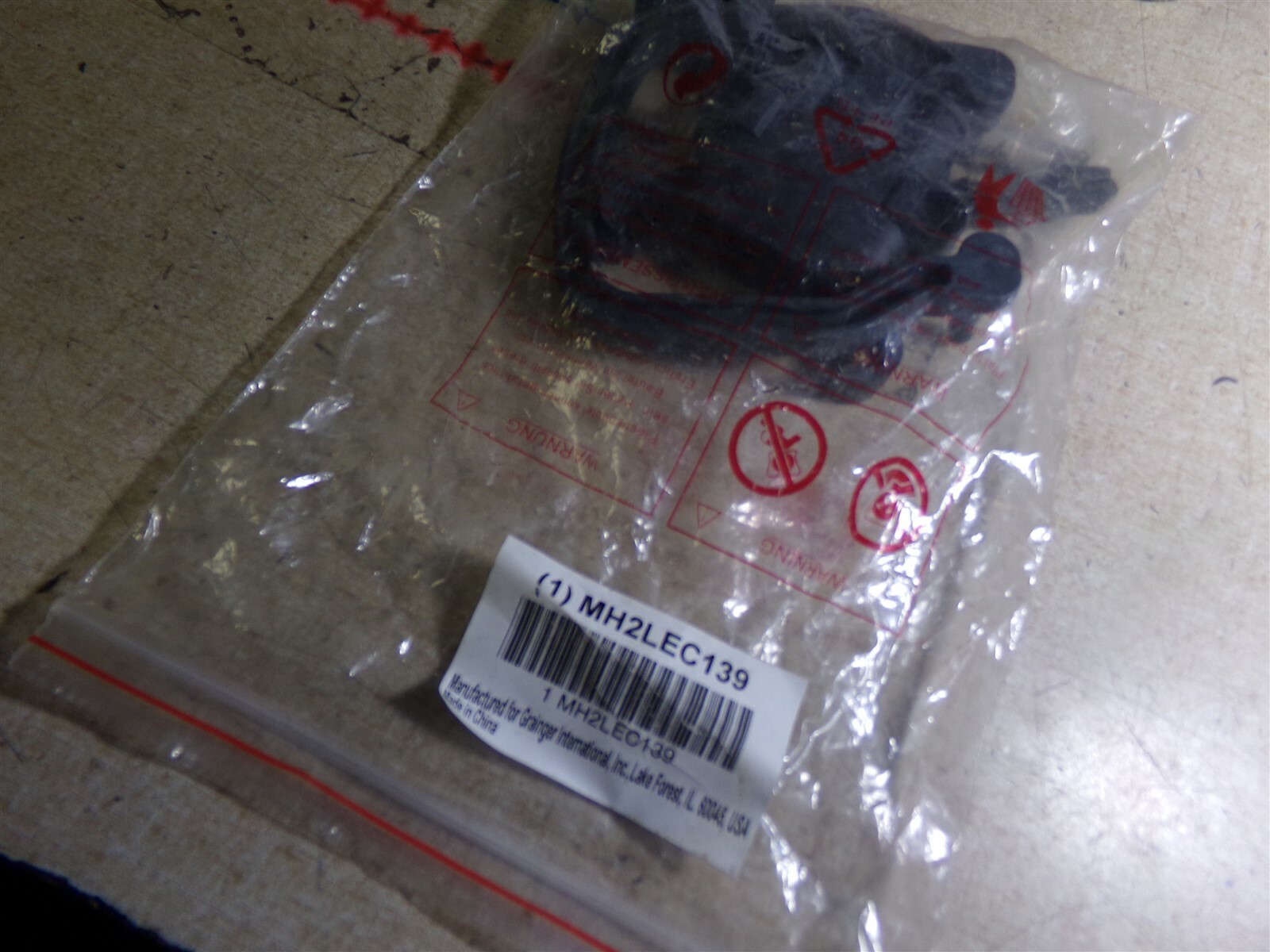 NEW Grainger Dayton Socket MH2LEC139 *FREE SHIPPING*