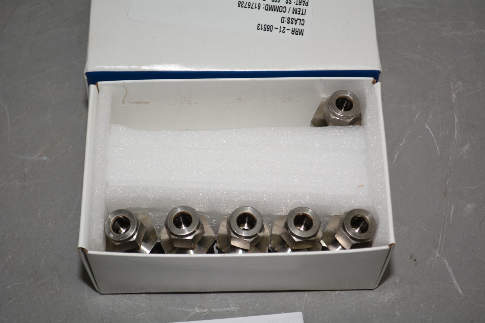 ^ Swagelok Reducer 3/8″ X 1″ SS-600-R-16 Reducer (Box Qty 6) #X2967