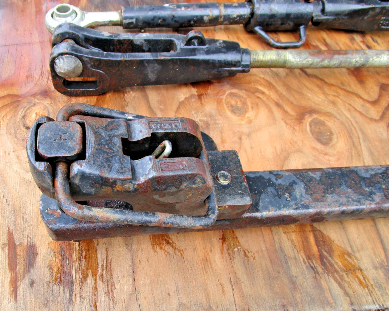 3 Point Lift Arms and Drop Pin Drawbar For Category 3 Tractor 80 -225 HP