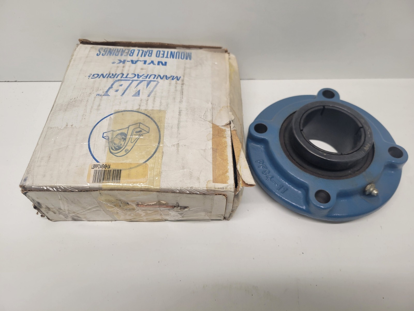 NEW OLD STOCK! MB MFG FLANGE MOUNTED BEARING PFC4-45-2-1/4