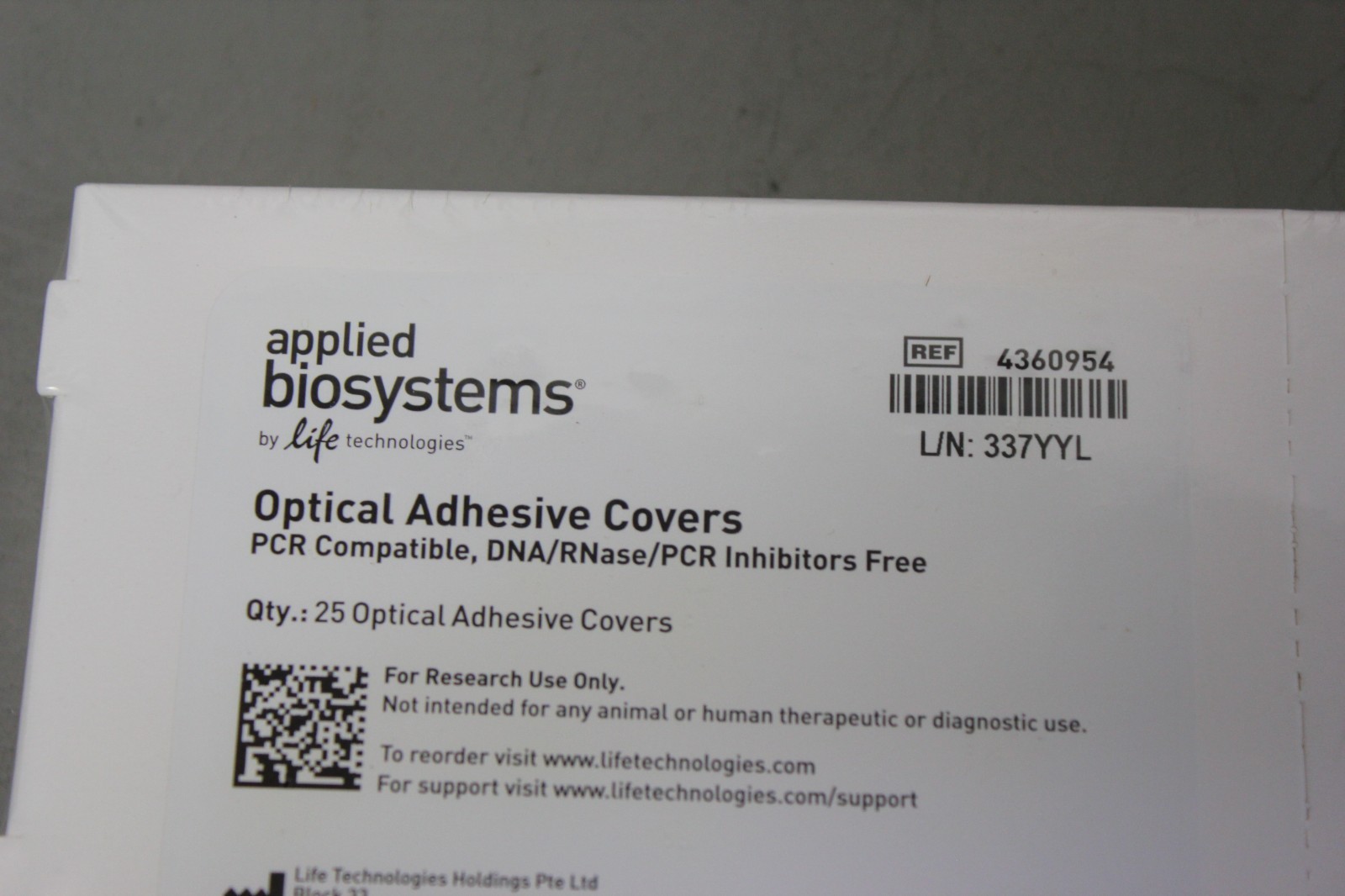 NEW BOX 0F 25 APPLIED BIOSYSTEMS OPTICAL ADHESIVE COVERS 4360954
