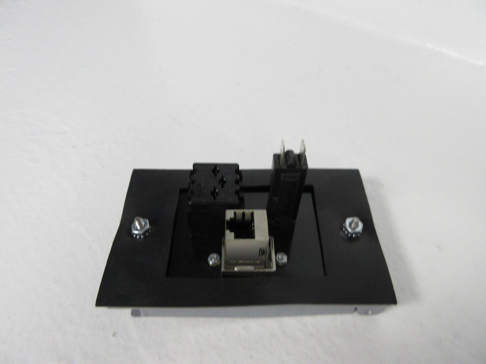 WECO PPS3-ENSS-BH NEW CAT5E PORT / SINGLE OUTLET DEVICE 2A 125VAC PPS3ENSSBH
