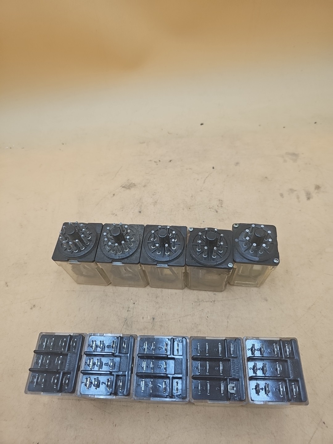 LOT OF 10 AA Electric Relays. AAE-KUP14AL, AAE-A201, AAE-D304, AAE-A201L-0