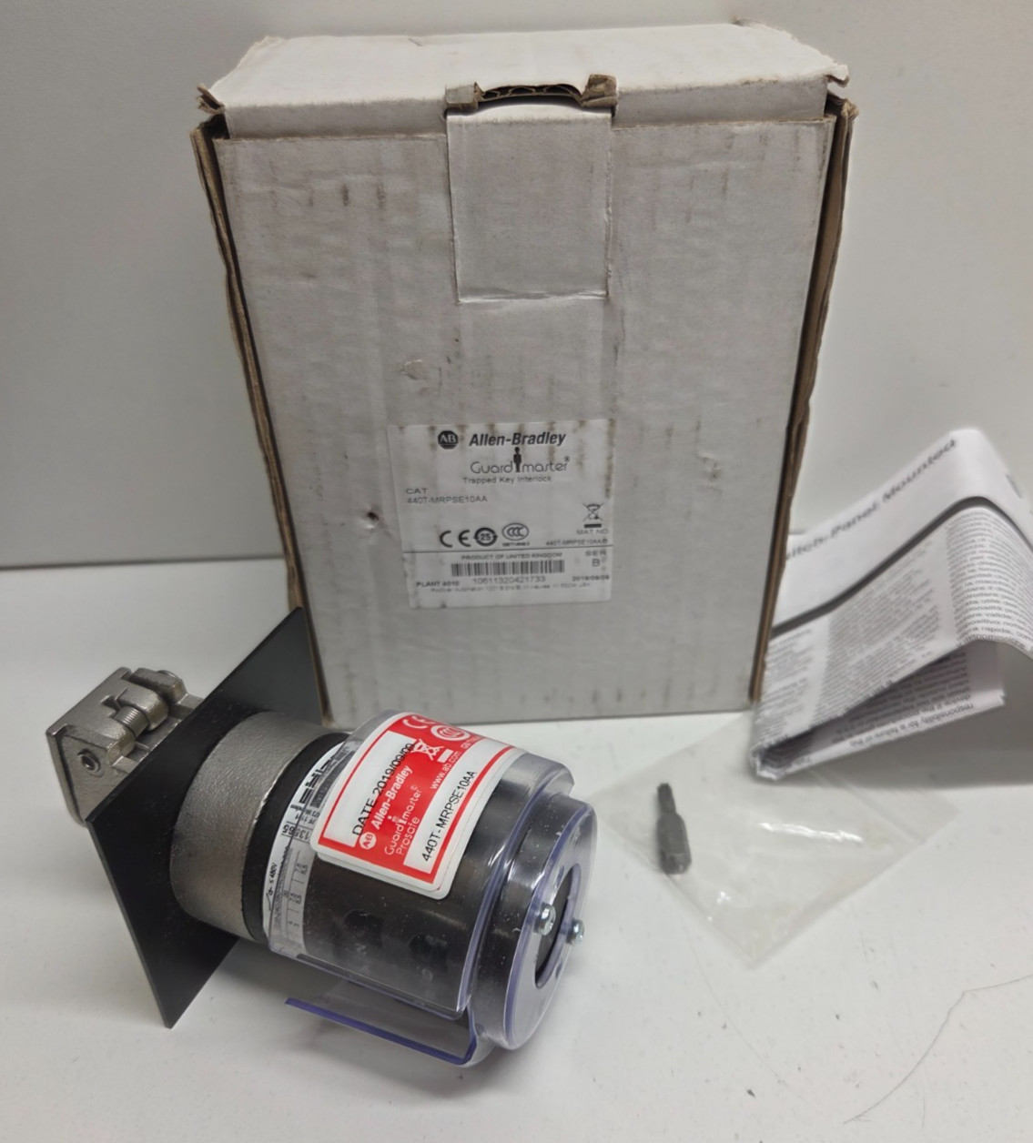 NEW IN BOX! ALLEN-BRADLEY GUARDMASTER TRAPPED KEY INTERLOCK 440T-MRPSE10AA