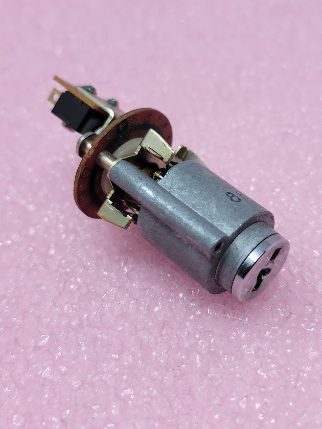 SMK – XK01 KEY SWITCH – Switch, Key, SPDT, 3 Access Levels. New