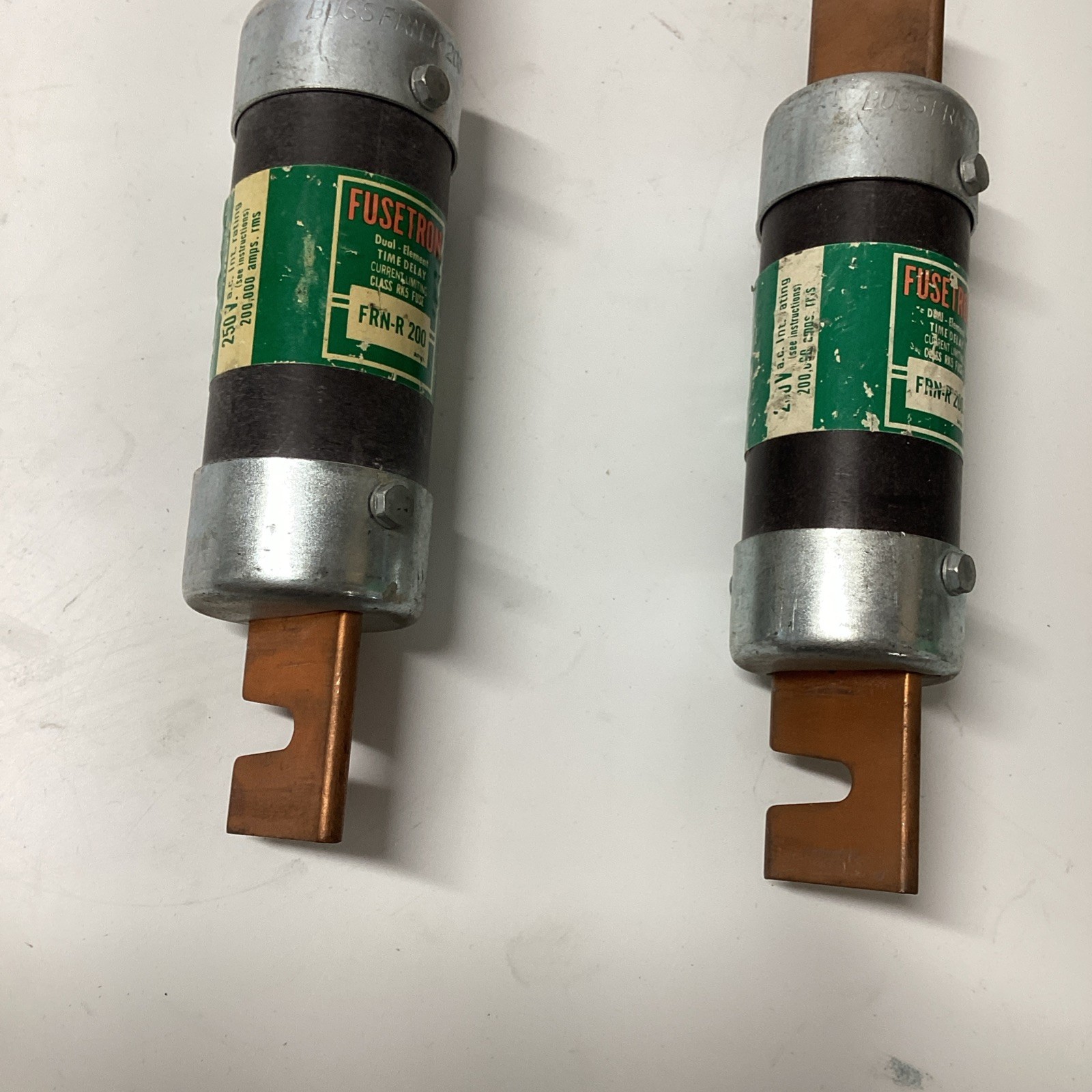 BUSS FUSETRON FRN-R-200 DUAL ELEMENT TIME DELAY LOT OF 2 V-089