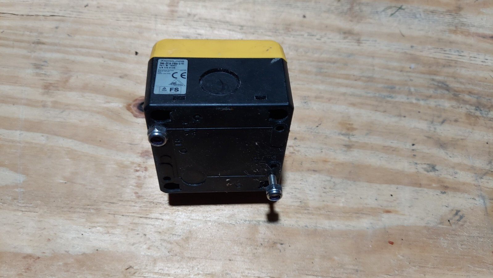 New Pepperl & Fuchs VAA-2E1A-F85A-S-V1 192437 Emergency Stop Button