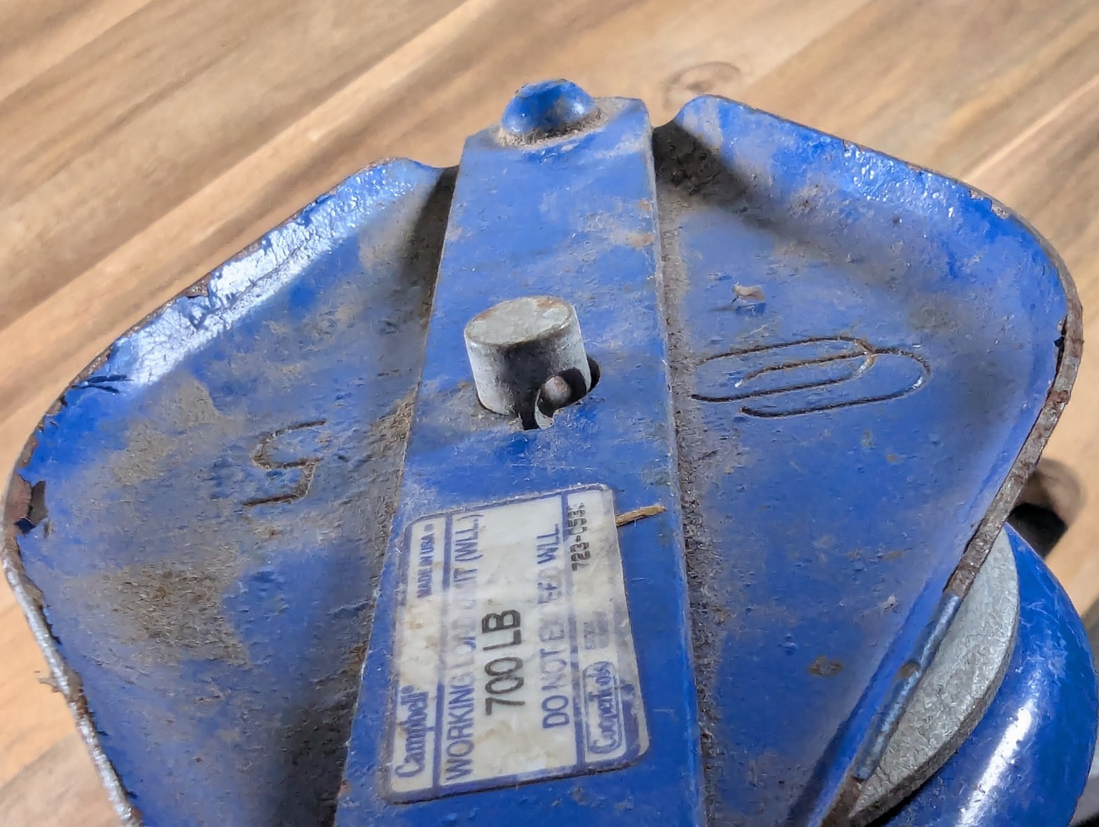 700lb Metal Pulley – CooperTools Campbell with Snap Hook