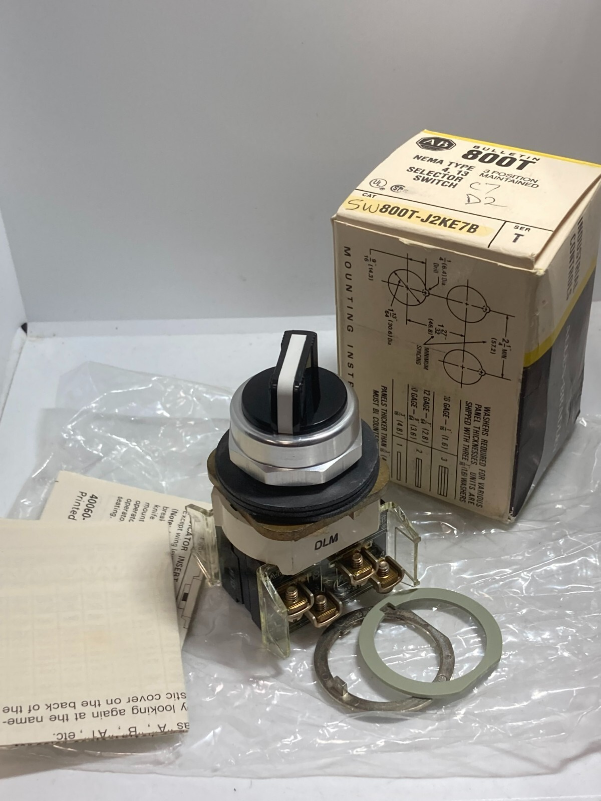 ALLEN BRADLEY 800T-J2KE7B SELECTOR SWITCH 3 POSITION MAIN 2NO/2NC SERIES T NIB