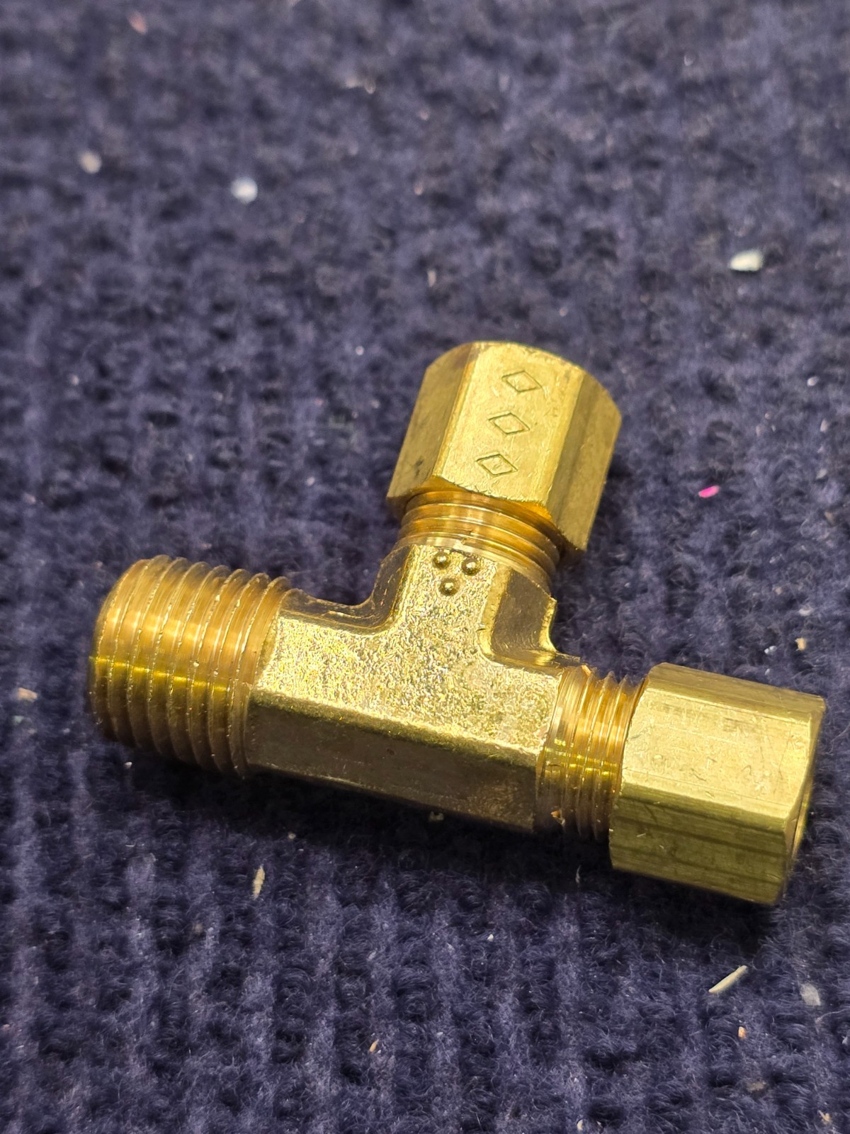 (QTY 40) Coronet 71-44 Compression Tube to Male Pipe Run Tee 1/4″ OD x 1/4″ MPT
