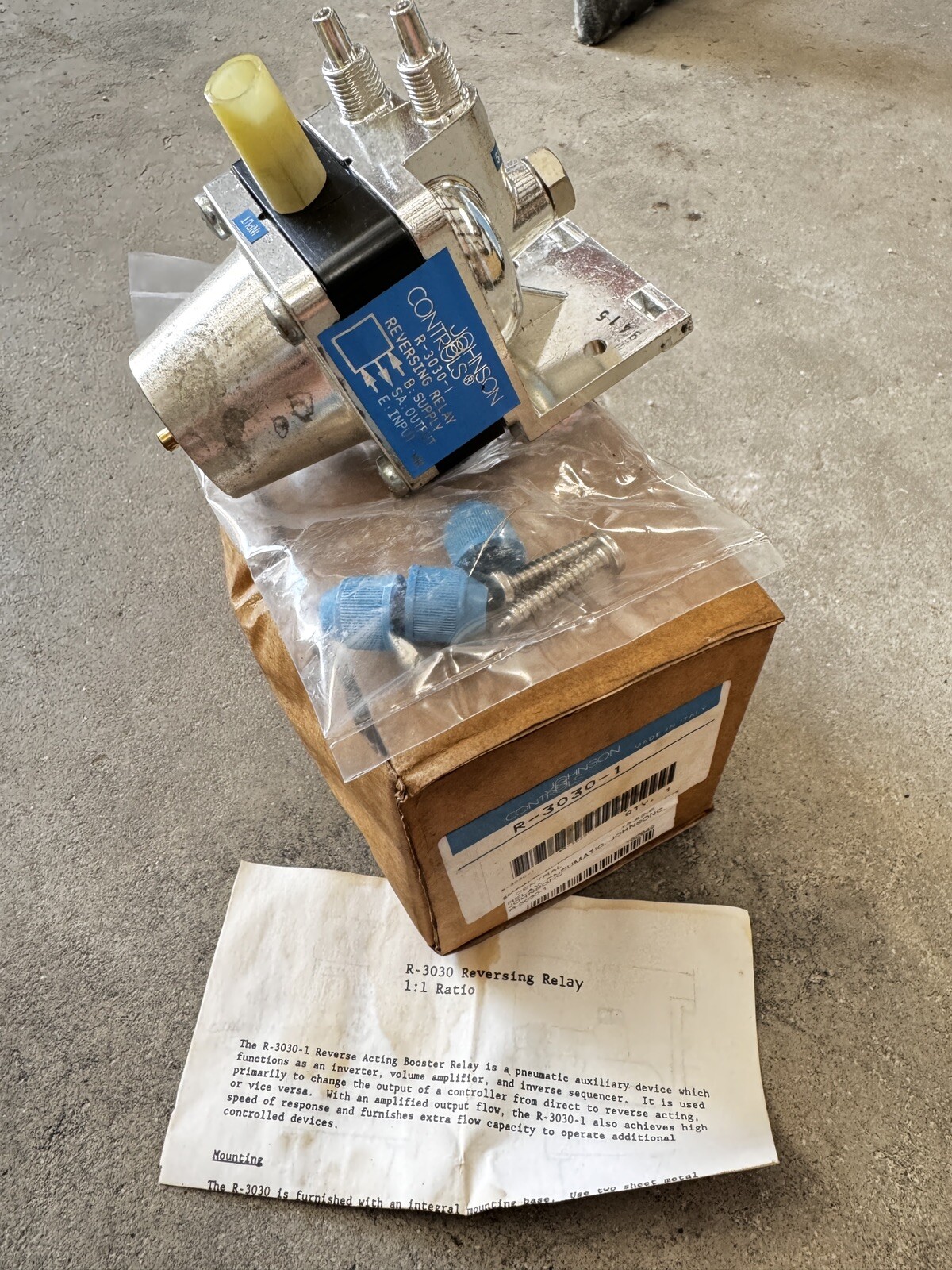 Johnson Controls R-3030-1 Reversing Relay