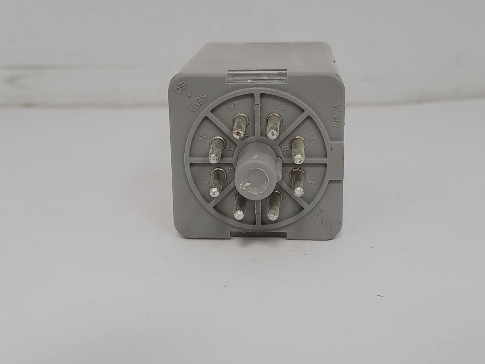 EATON D3PF2AB GENERAL PURPOSE RELAY DPDT OCTAL 16A 24VDC 8 PIN NIB