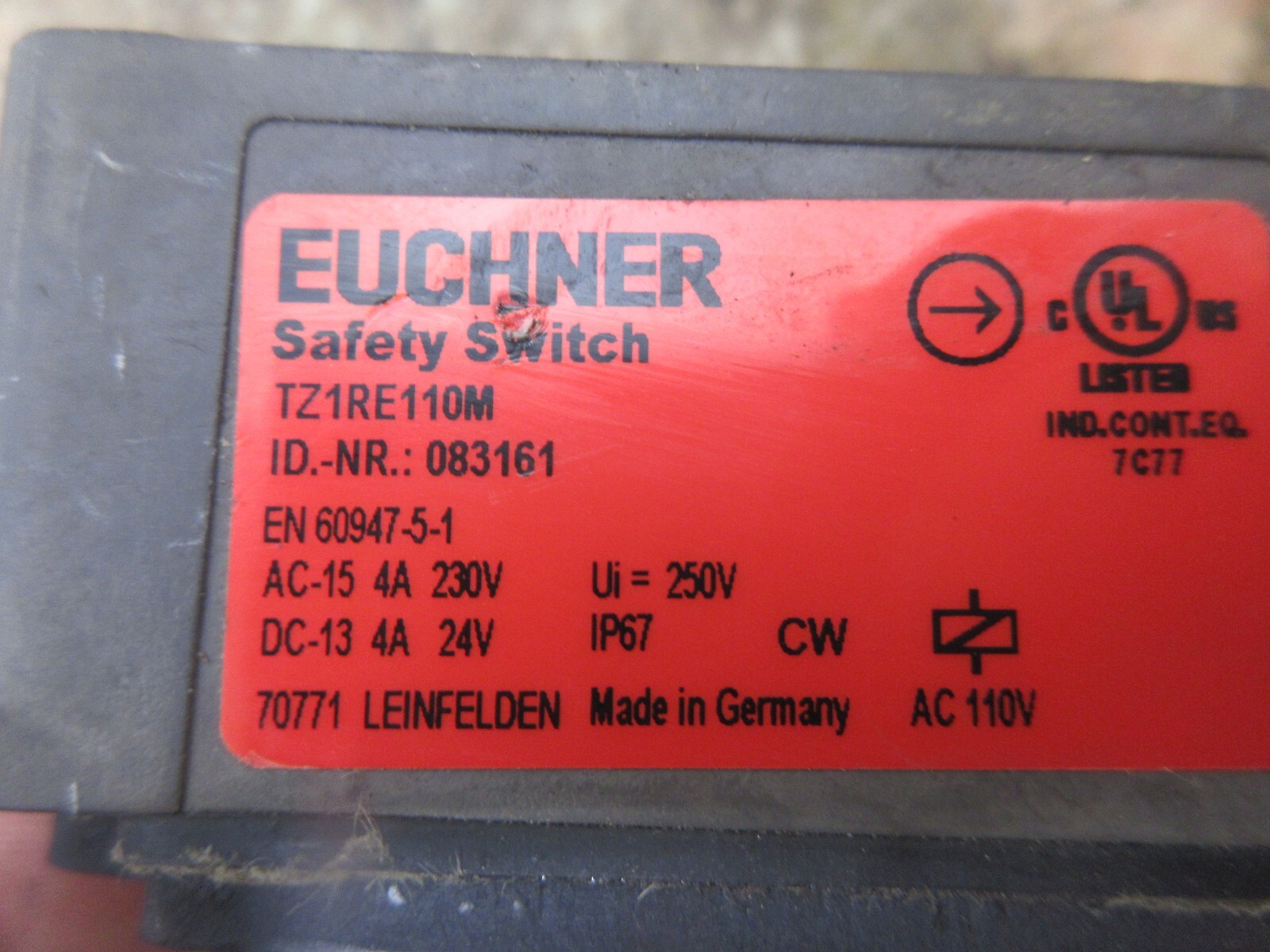 EUCHNER TZ1RE110M ID. NR. 083161 EN 60947-5-1 LIMIT INTERLOCK SWITCH
