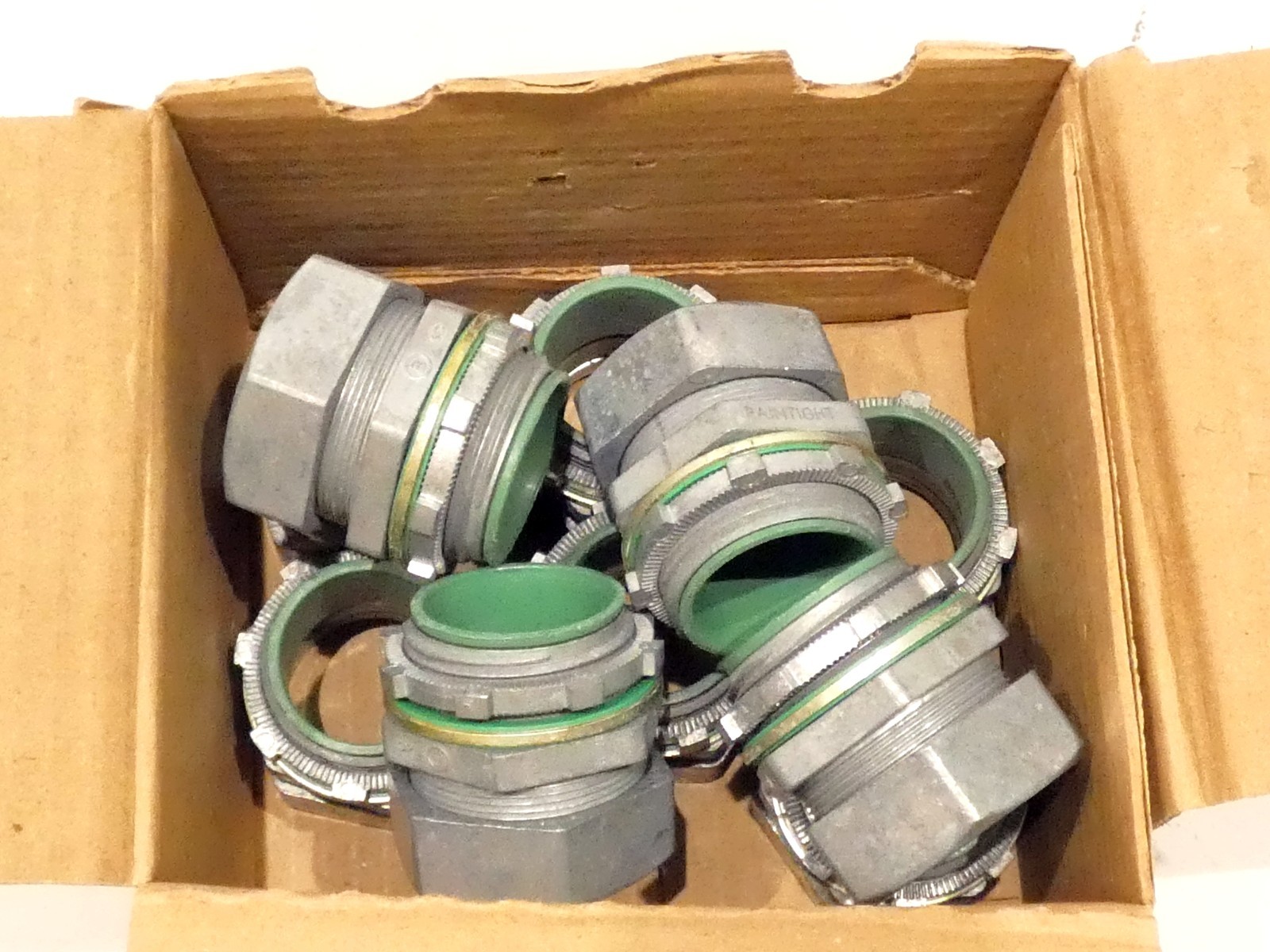 Bridgeport 253-RTI2 1-1/4″ Insulated Rain Tight Compress – Box of 10