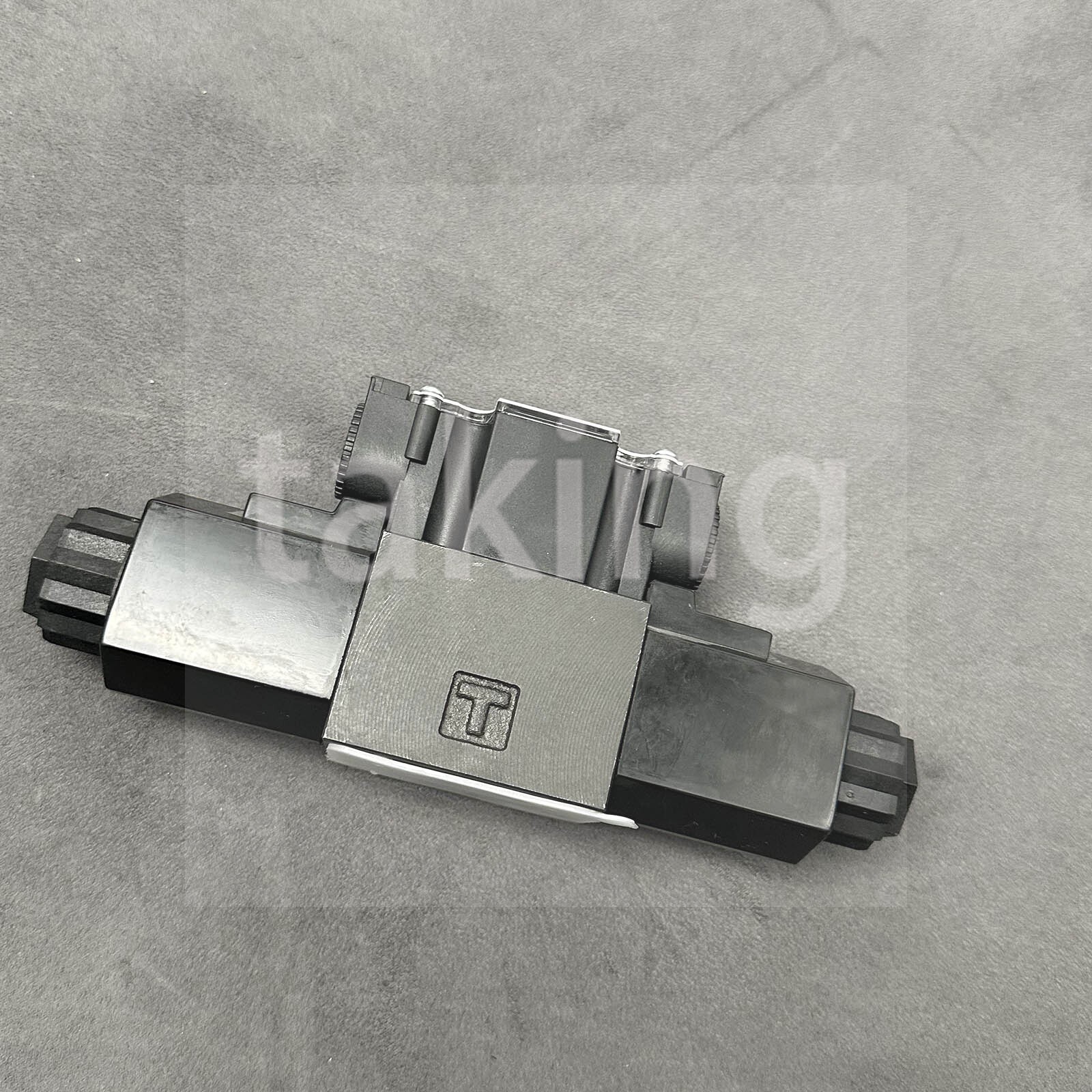 1PCS New Directional Solenoid Valve for HD1-2WD-BCA-025D-WYD2A