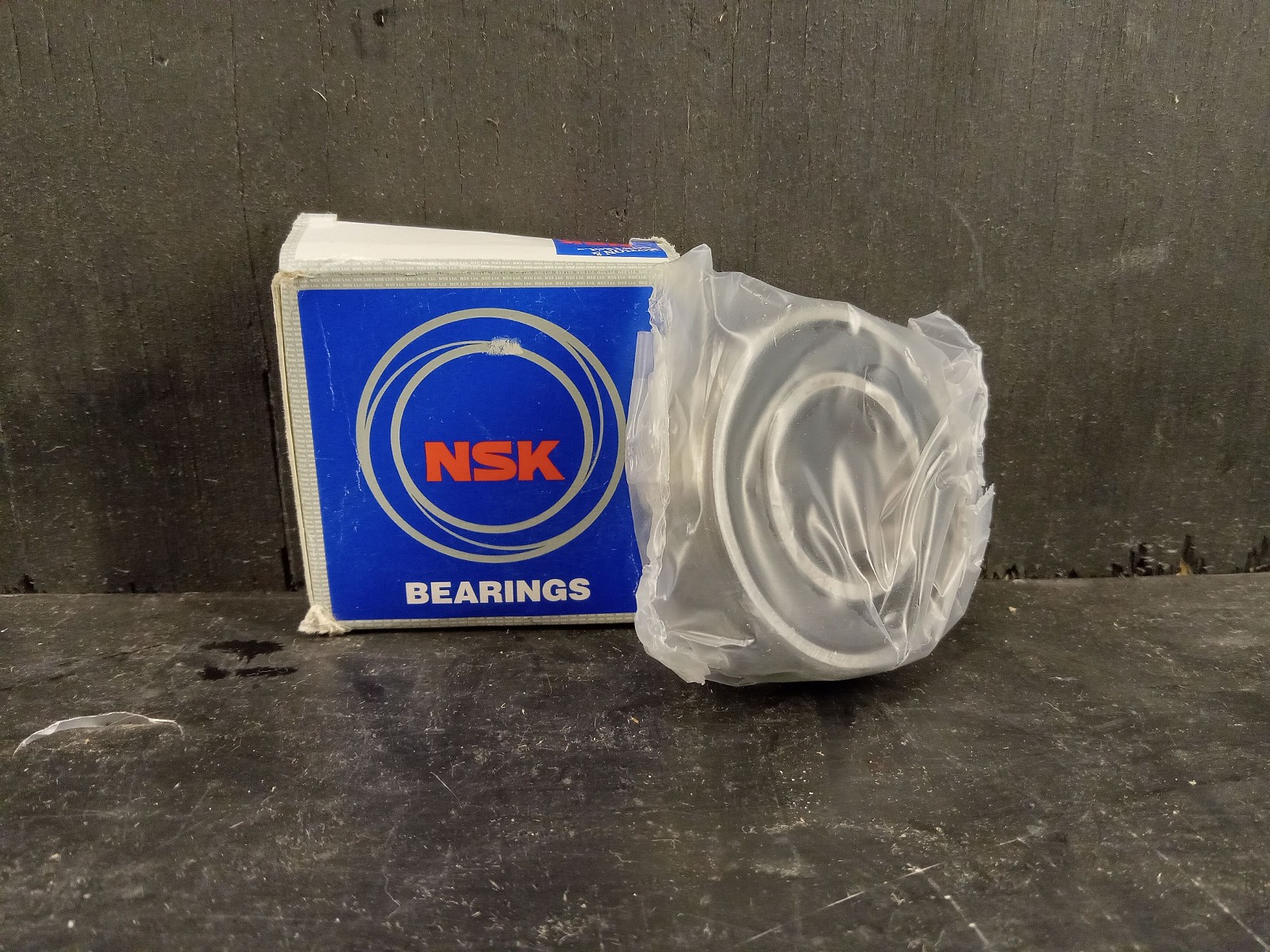1 NEW NSK 6205VVC3 RADIAL DEEP GROOVE BALL BEARING NIB ***MAKE OFFER***