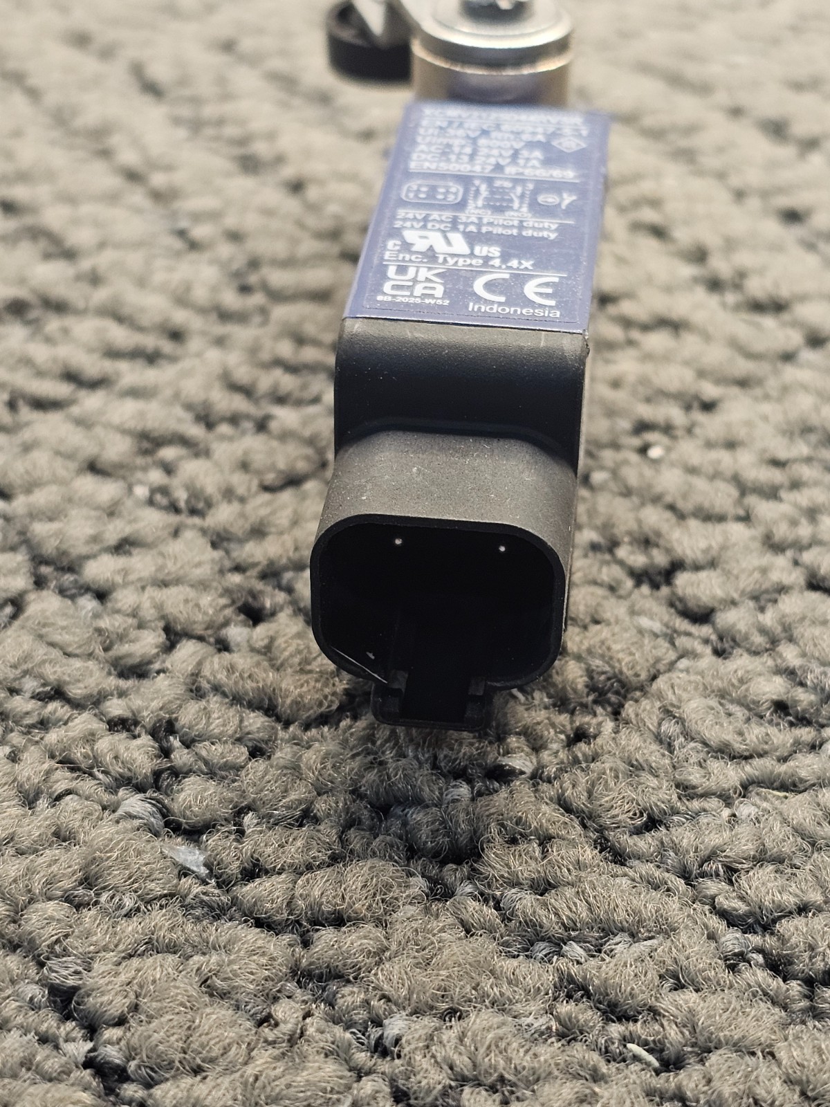 Telemecanique XCMV2125D44RVSR: Sensor Limit Switch Replacement
