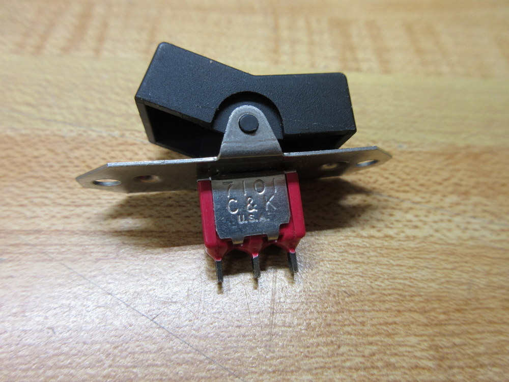 C&K 7101 Rocker Switch 9/16″ Actuator Width (Pack of 2)