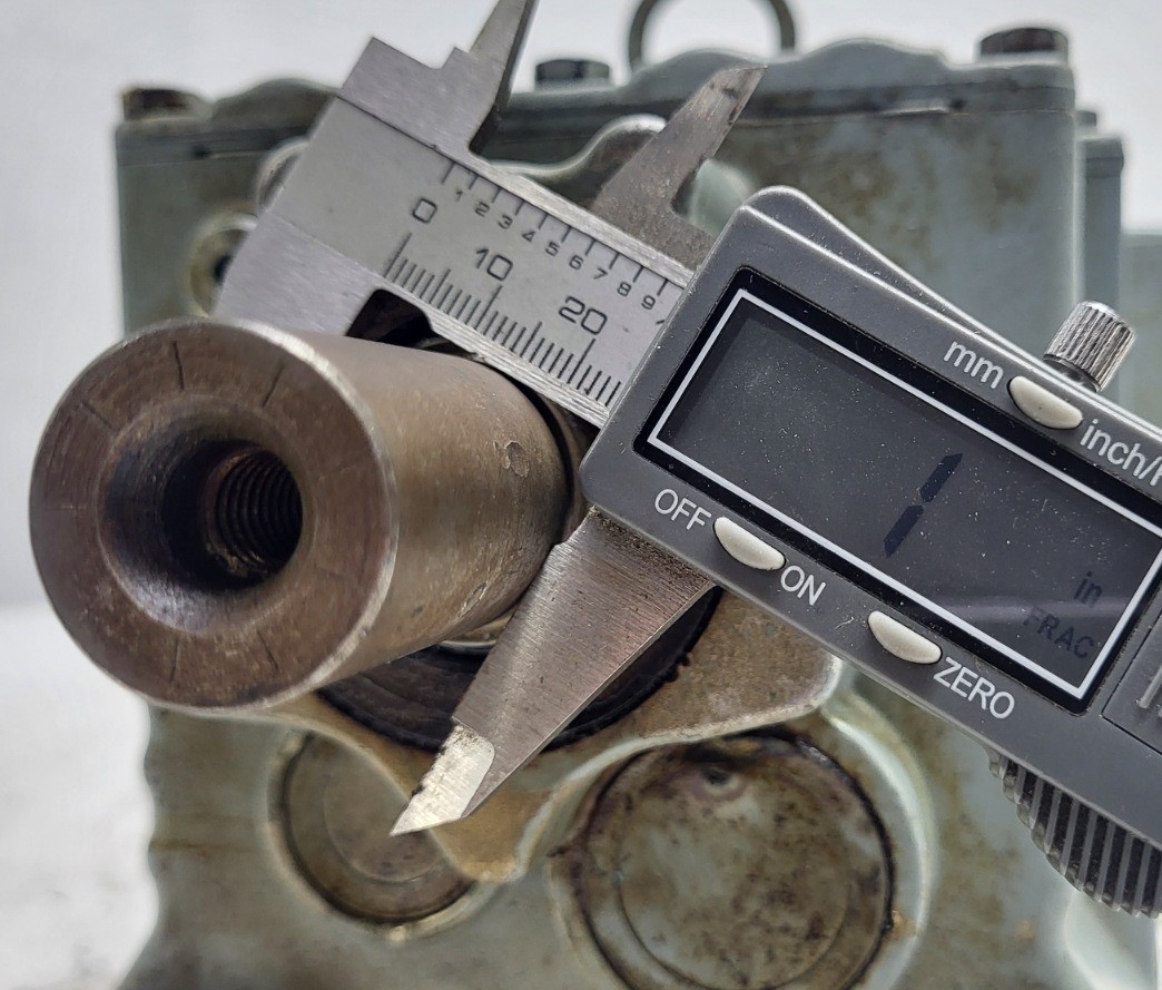 SEW EURODRIVE R27DT71K4 GEAR MOTOR 1/4HP 17RPM RATIO: 105.49, R27