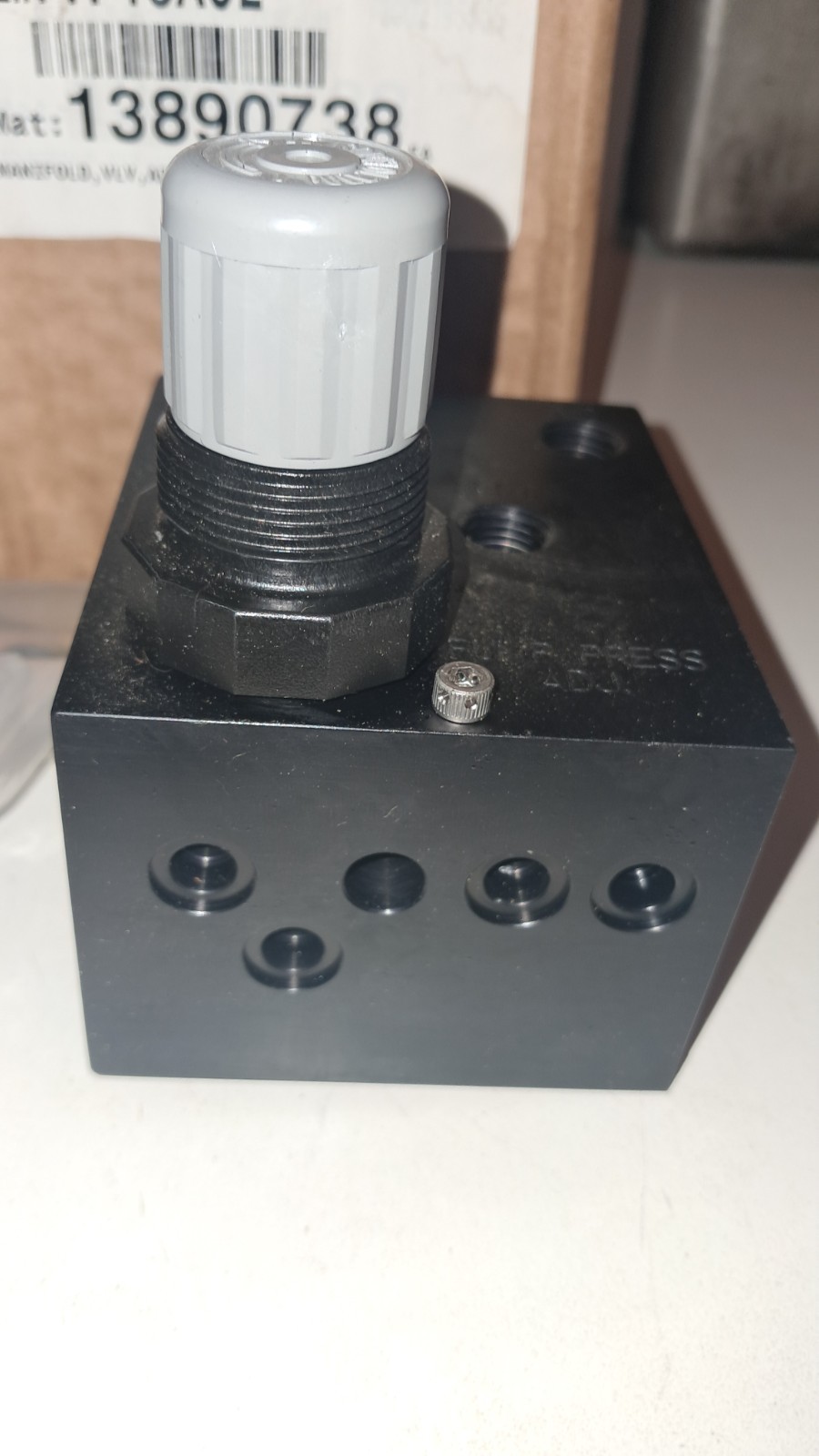 NEW EATON CARTER 47501 ADJ VALVE MANIFOLD (AVIATION?)