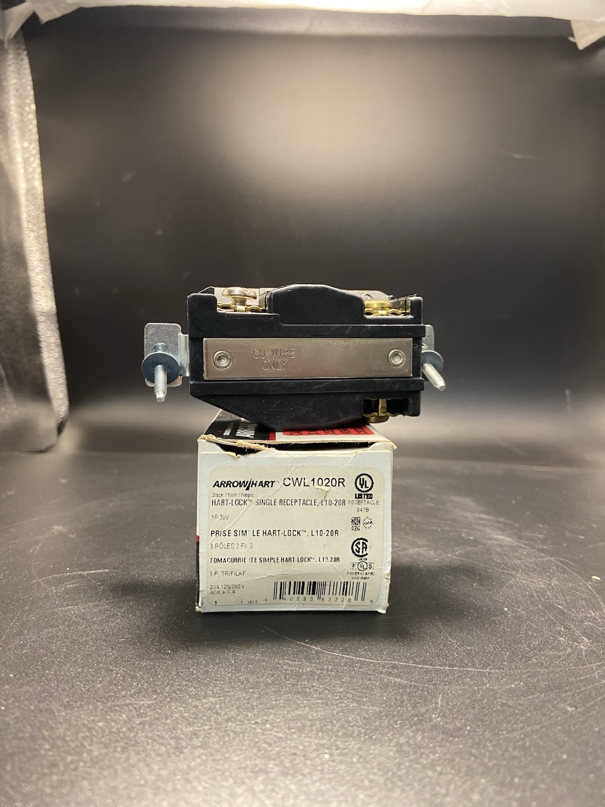 Cooper Arrow Hart – CWL1020R Hart Lock Single Receptacle, L10-20R 3P 3W