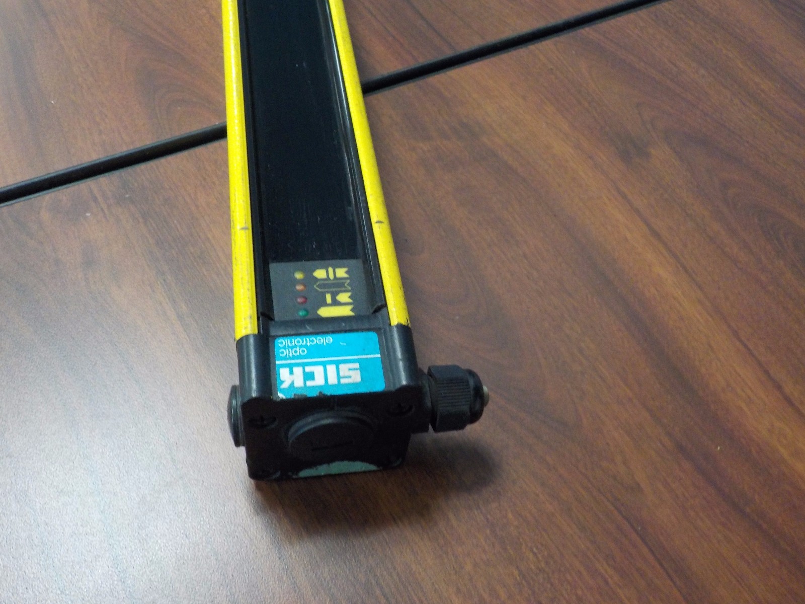 SICK FGSE900-21 USED SAFETY LIGHT CURTAIN RECEIVER NO QD FGSE90021