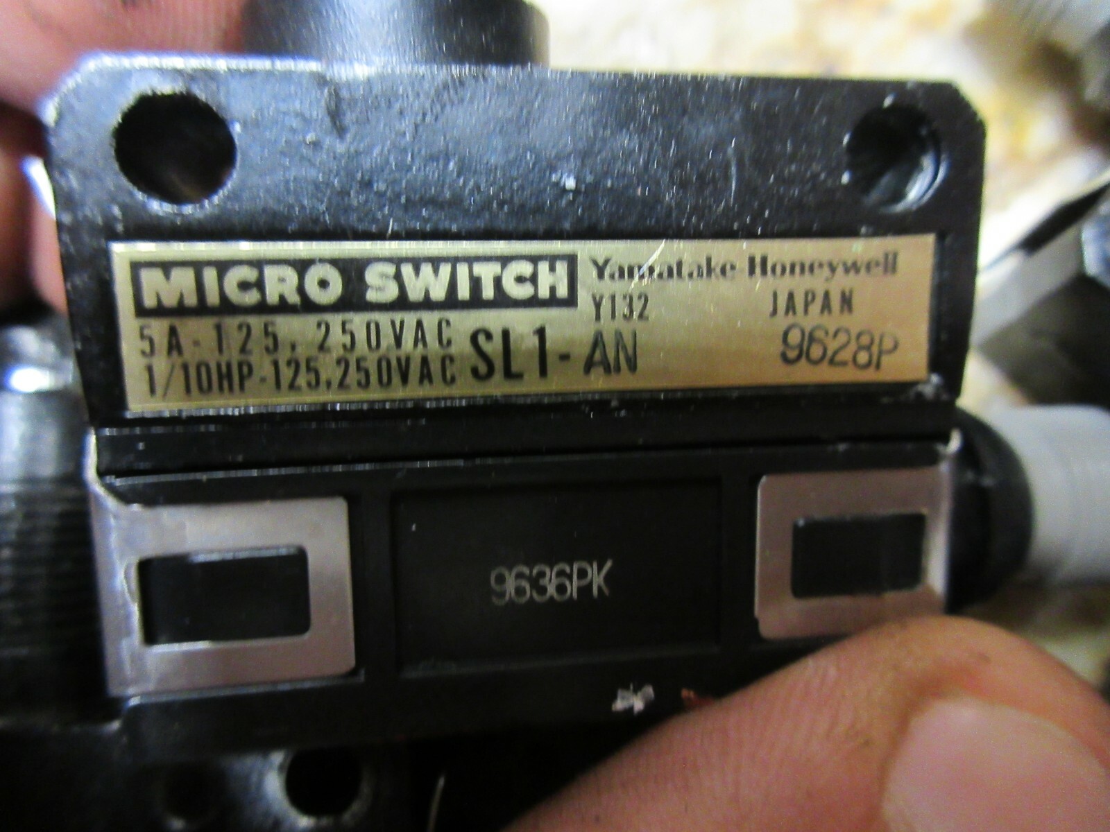 YAMATAKE MICRO LIMIT SWITCH SL1-AN 9628P Y132 EACH 1 SWITCH