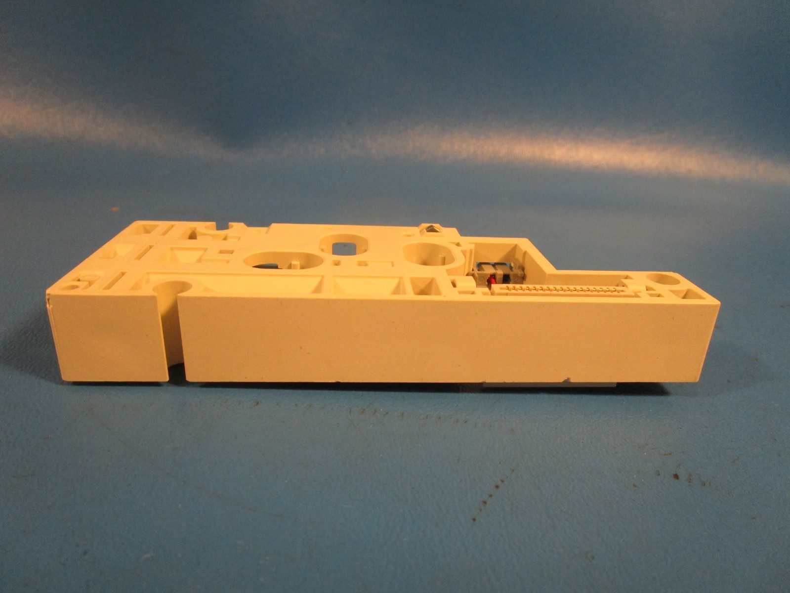 SMC SY50M-2-1SA-N3, Manifold Block Assembly for a SY5000 5 Port Solenoid Valves