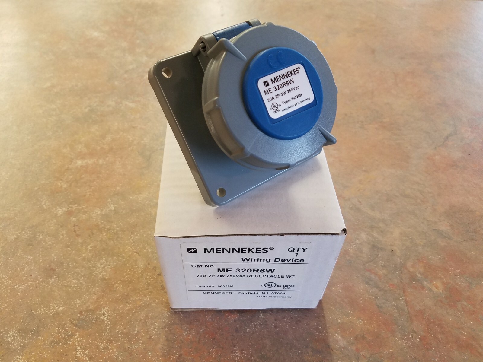 ME 320R6W Mennekes Watertight Receptacle 20AMP 2P 3W 250VAC NEW