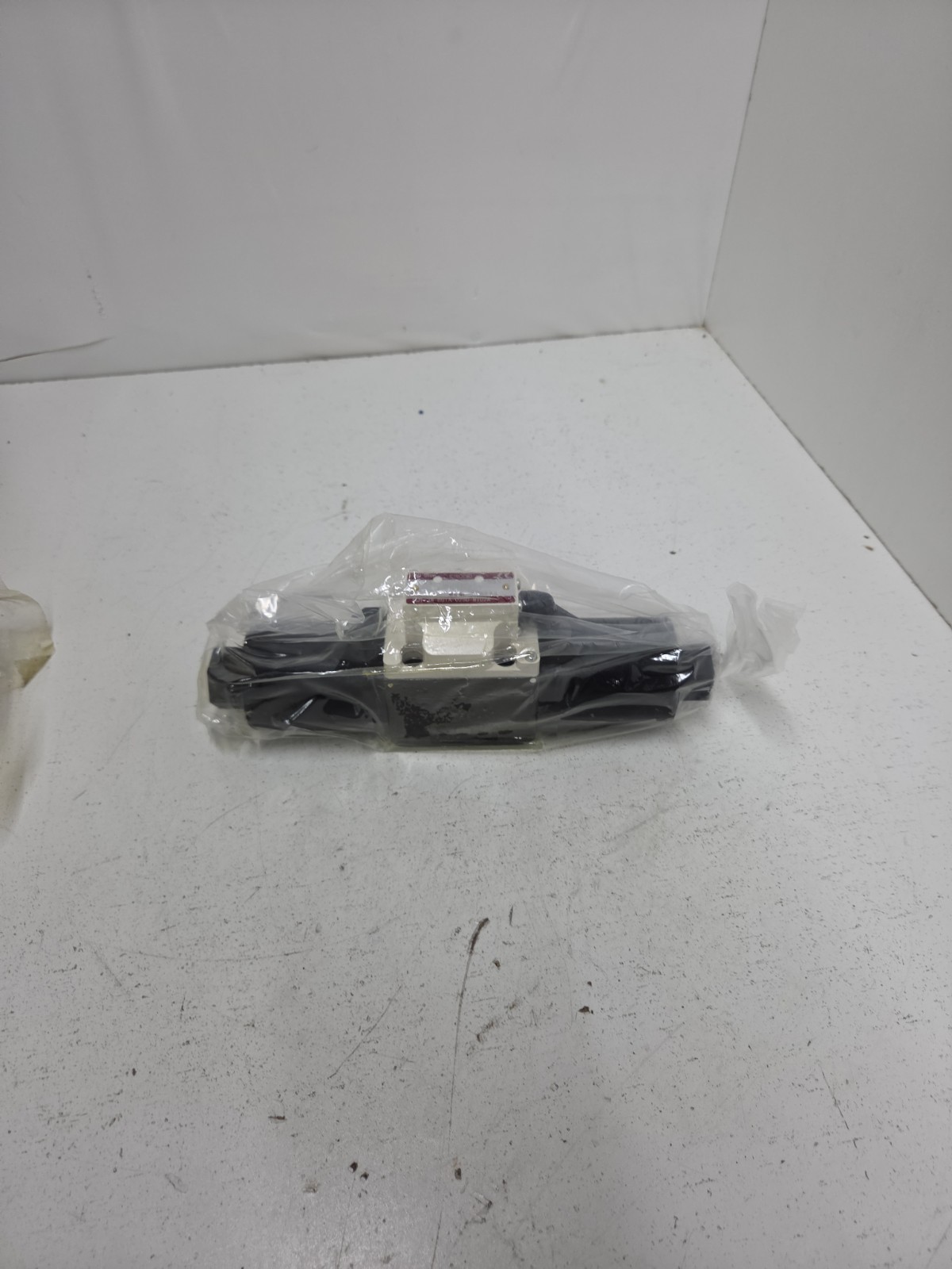 TOYOOKI HD1-3W-BG1A-025D-WYD2A Solenoid Valve **NOS**