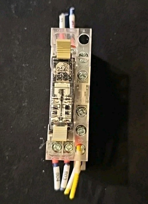 OMRON G7SA-2A2B Relay & Base P7SA-10F 250VAC 6A NSNP – Free Shipping