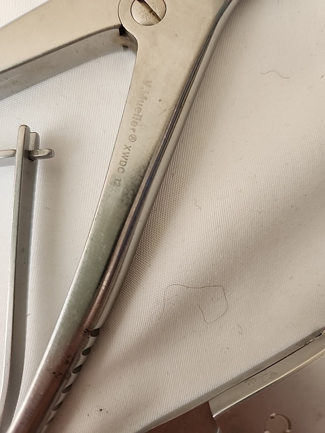 V Mueller XWDC Ruskin Rongeur Forceps Curved & OS901 Needle Nose Pliers Set 2