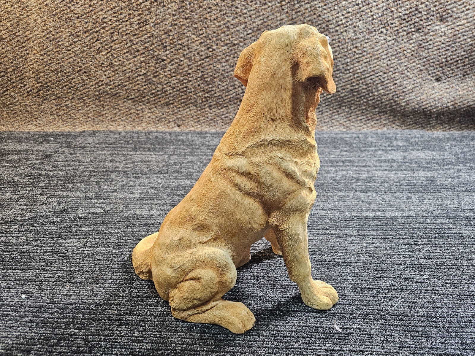 Border Fine Arts – Fireside Dogs 111004 Yellow Lab Figurine Labrador Retriever