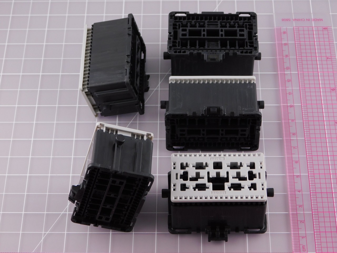 Lot of 169 AUTO 6098-6047 59P FEMALE UNSEALED CONN 20m? BLK X122505