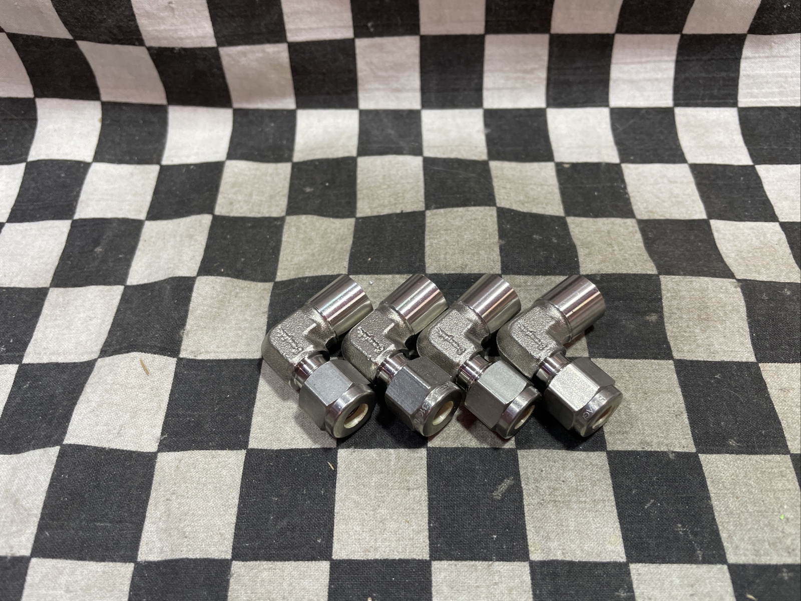 SWAGELOK SS-400-9-4W. SS40094W, Weld Elbow 1/4″ LOT OF 4, SHIPSAMEDAY#R36