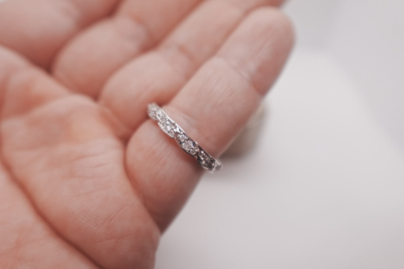GIFT.Tlffany&co Narrow Ring in 18K white Gold with Pavé Diamonds. USA Size 8