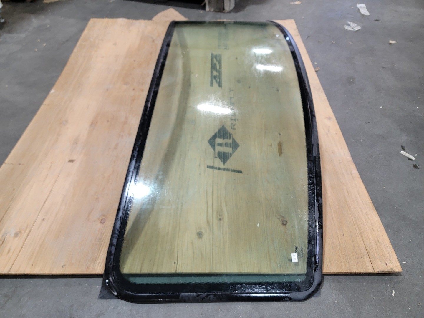 SURPLUS NEW Peterbilt R44-6059-5 Glass – Windshield – Transportation