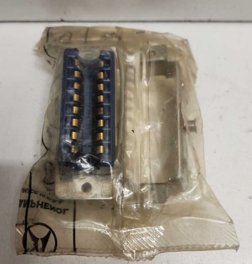 NEW OLD STOCK! AMPHENOL SOCKET CONNECTOR 26-4401-16