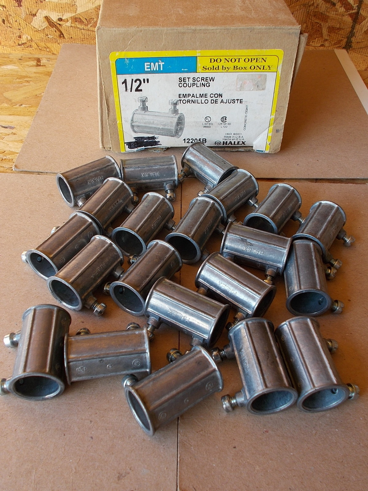 NEW Halex 12205B 1/2″ Set Screw Coupling, Box of 21 *FREE SHIPPING*