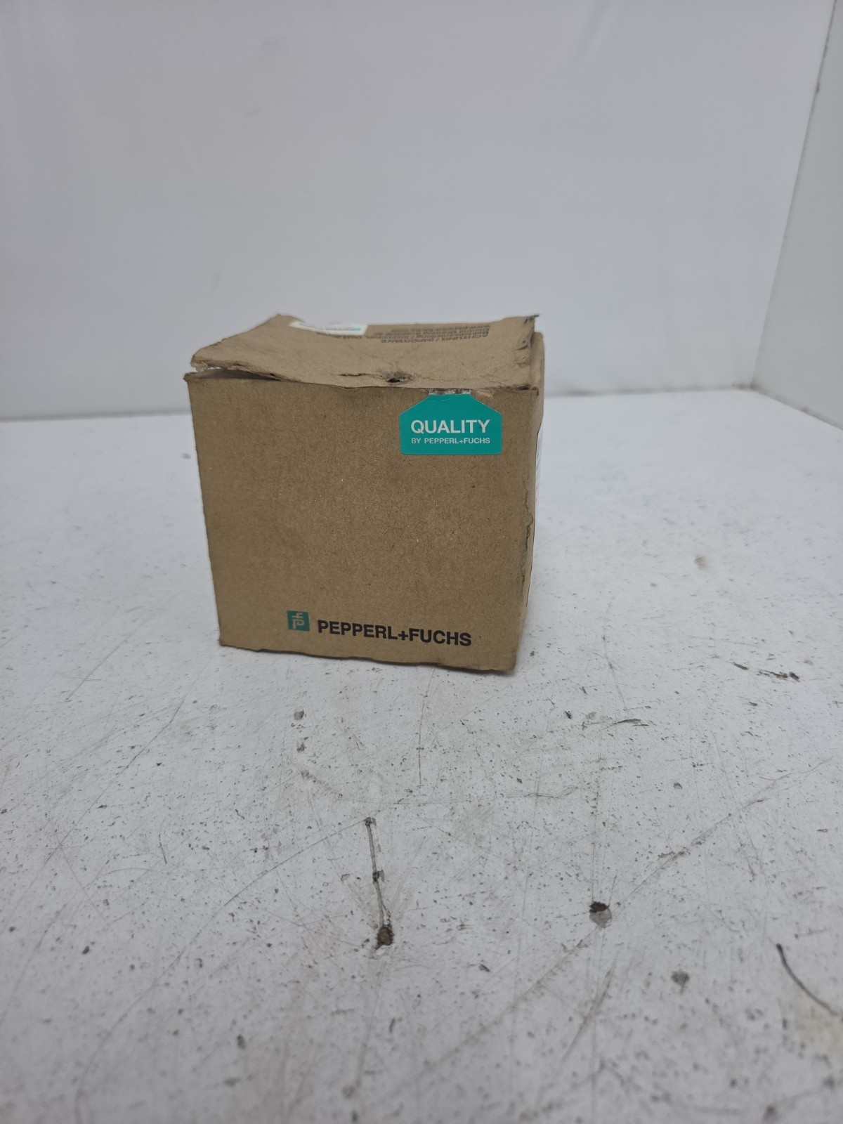 PEPPERL+FUCHS PB2-008-6 /093685 PALM BUTTON PROXIMITY SENSOR 24VDC 100MA *NOS*