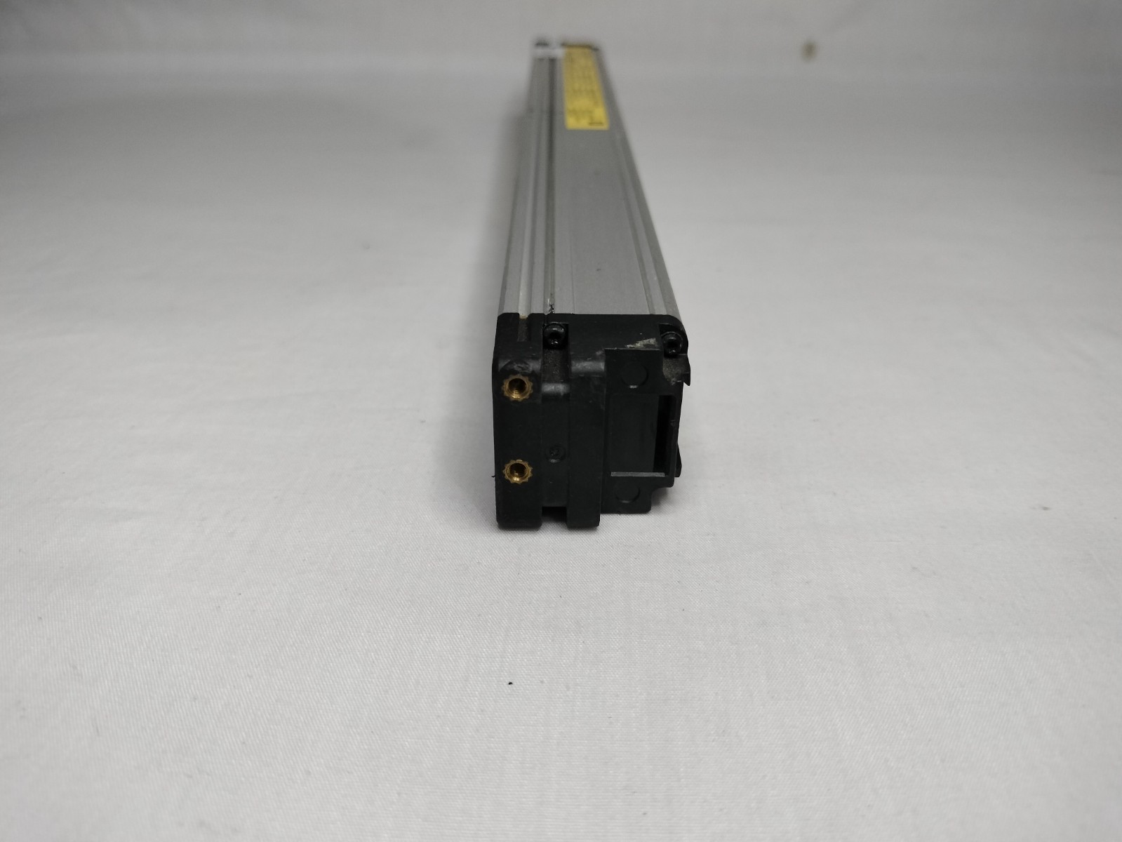 Omron F3SJ-E0305-25-L F3SJE030525L Safety Light Curtain Emitter Made in Japan