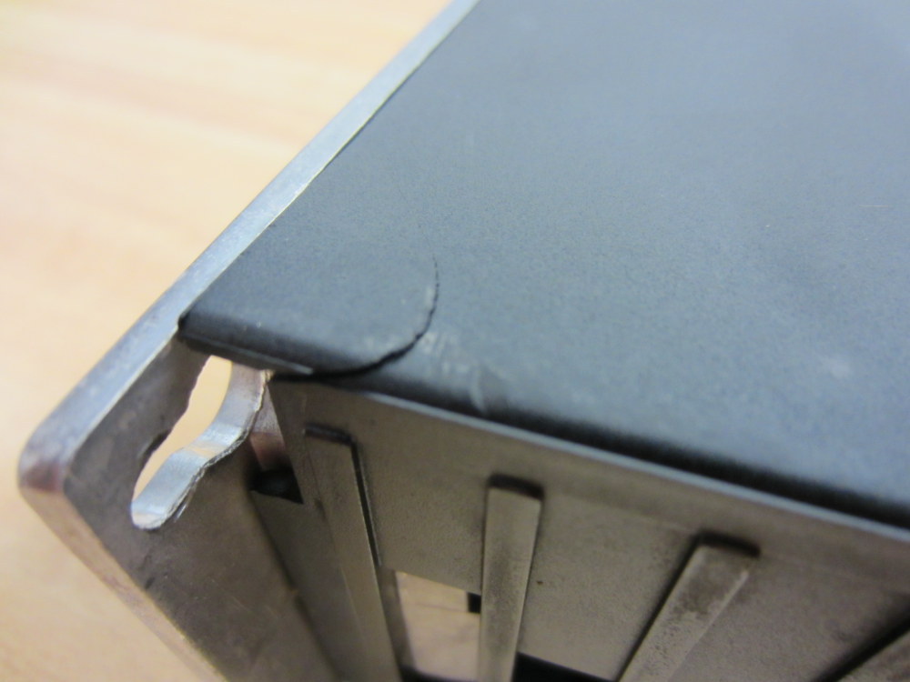 Danfoss 195N1027 AC Inverter Drive VLT 2800 Cracked