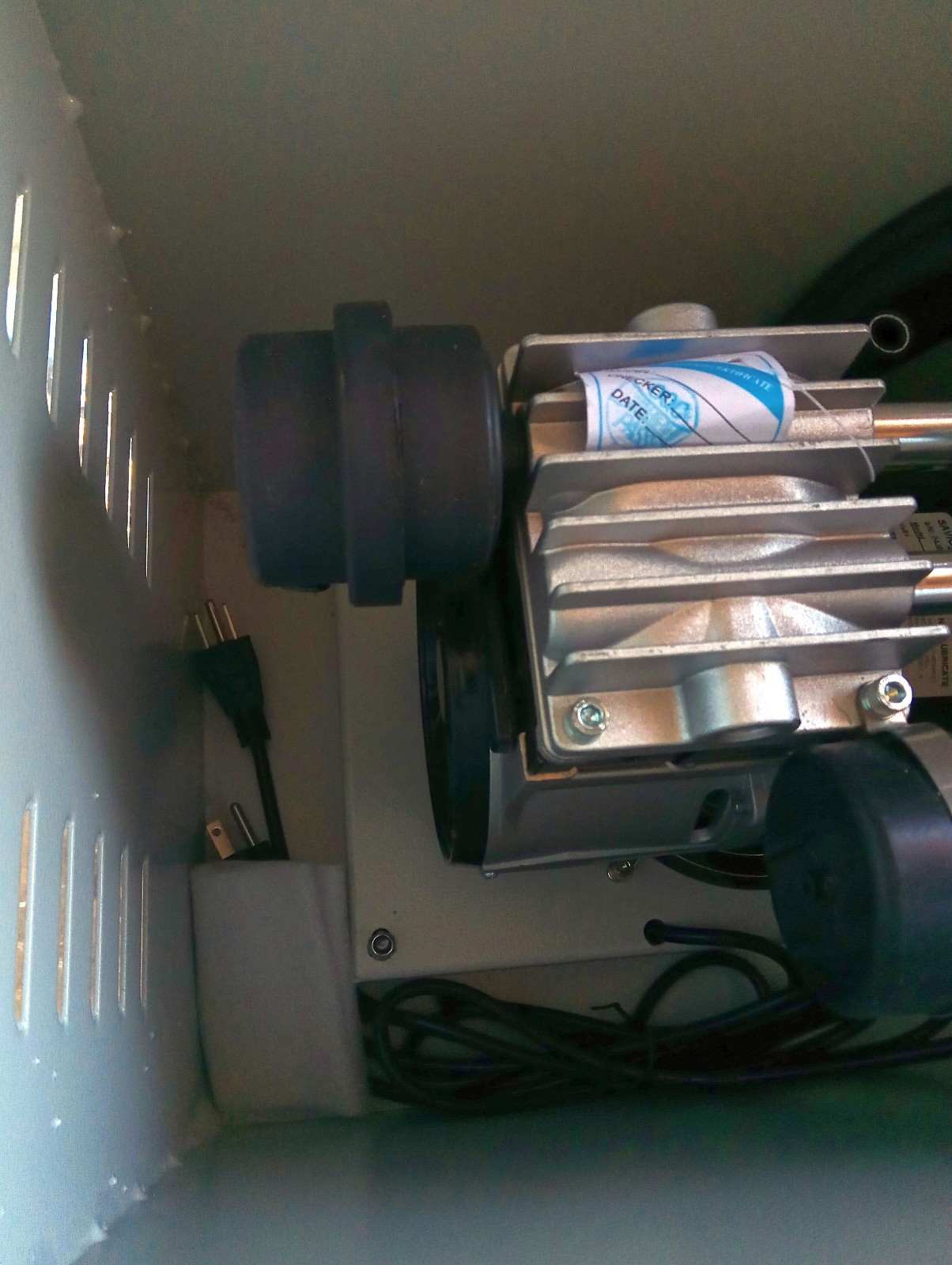 1 NEW SAVIOS SO2750 1 HP AIR COMPRESSOR WITH ENCLOSURE NNB ***MAKE OFFER***